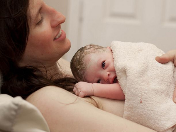 Da kề da và những lợi ích bất ngờ cho mẹ và bé