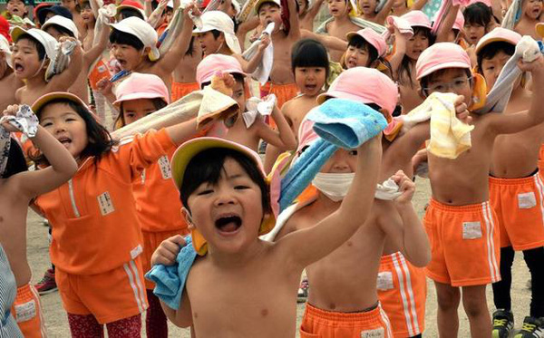 Mách bạn cách người Nhật rèn luyện sức khỏe cho trẻ em