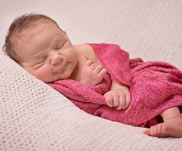 15 dấu hiệu đặc biệt của trẻ sơ sinh chứng tỏ bé phát triển bình thường