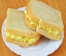 Bành mì sandwich kẹp trứng