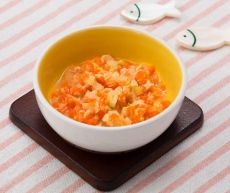 Cá hồi luộc với rau củ