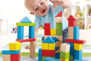 Trò chơi cho trẻ từ 6 đến 12 tháng tuổi giúp bé thông minh.