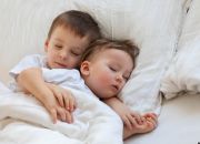 Xây dựng thói quen ngủ lành mạnh cho bé từ 12-18 tháng tuổi.