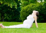 2 Bài tập yoga cho bà bầu 3 tháng đầu không bị đau lưng, phù chân