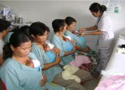 Tìm hiểu về phương pháp ấp Kangaroo cho trẻ sơ sinh non tháng