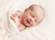 Làm sao để con 2 tháng tuổi ngủ xuyên đêm không quấy khóc?