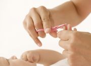 Mẹo cắt móng tay cho trẻ nhanh chóng mà không lo trẻ bị đau