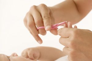 Mẹo cắt móng tay cho trẻ nhanh chóng mà không lo trẻ bị đau