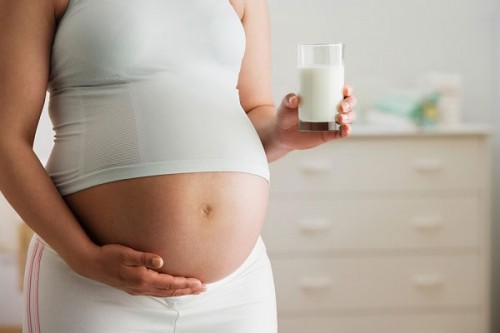 Khi nào bà bầu nên bắt đầu dùng sữa bầu?