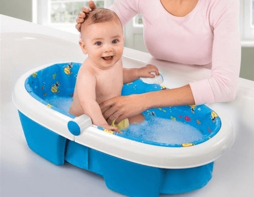 Tắm cho trẻ sơ sinh đúng cách và những lưu ý cho mẹ