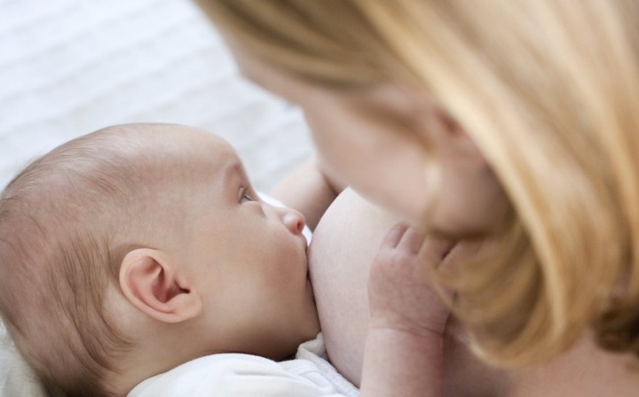 Mẹo điều trị nứt cổ gà cho mẹ đơn giản mà hiệu quả.