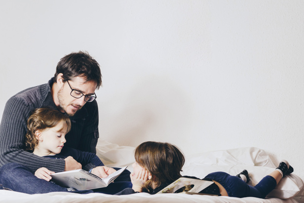 8 cách tạo mối quan hệ gần gũi giữa bố mẹ và bé