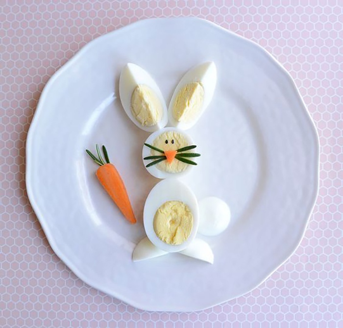 Chú thỏ đáng yêu từ trứng gà và cà rốt