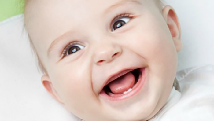 Trẻ bắt đầu mọc răng vào lúc 6 tháng tuổi